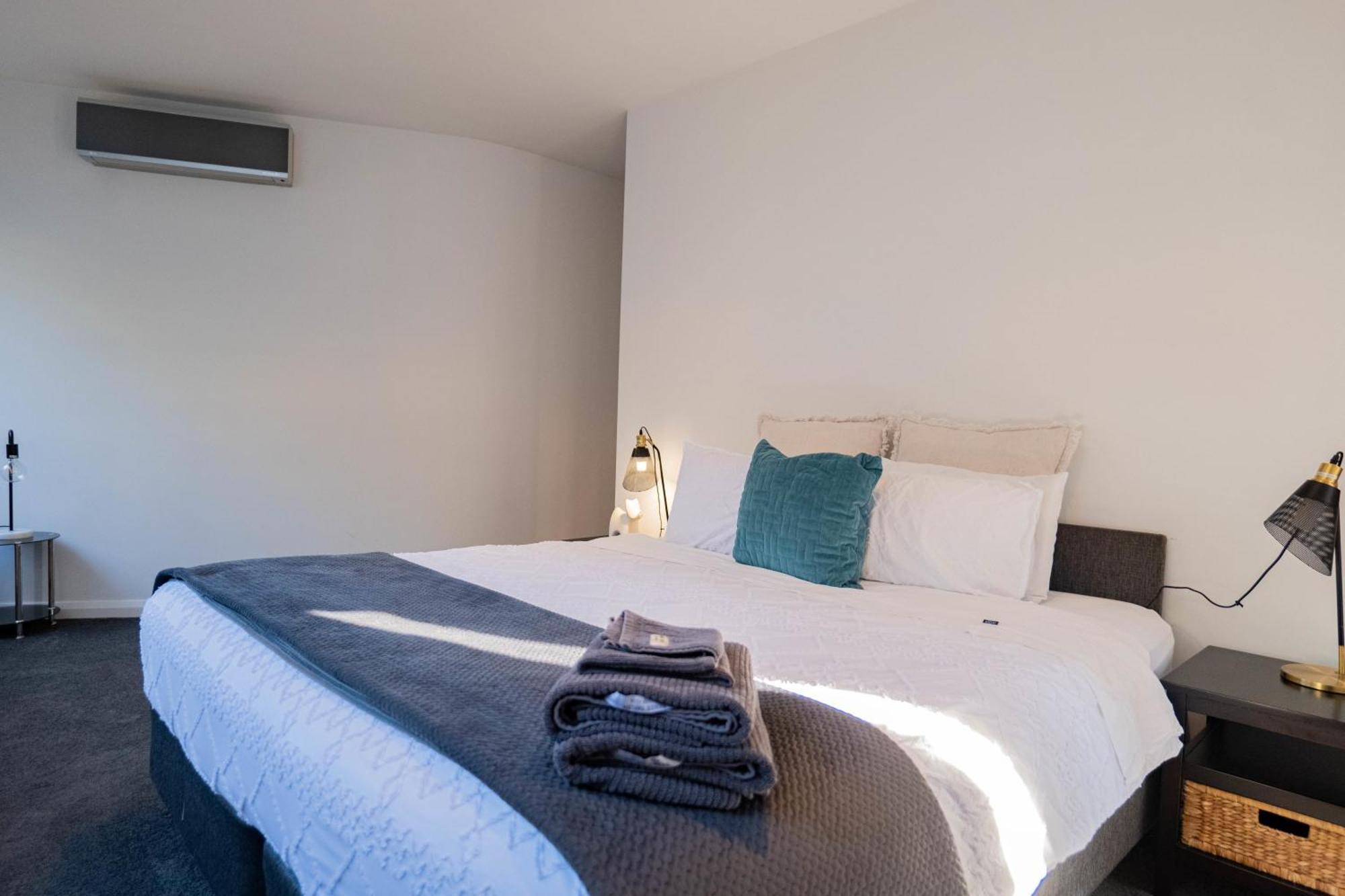 Large Executive 3 Bedroom Yarralumla Extérieur photo