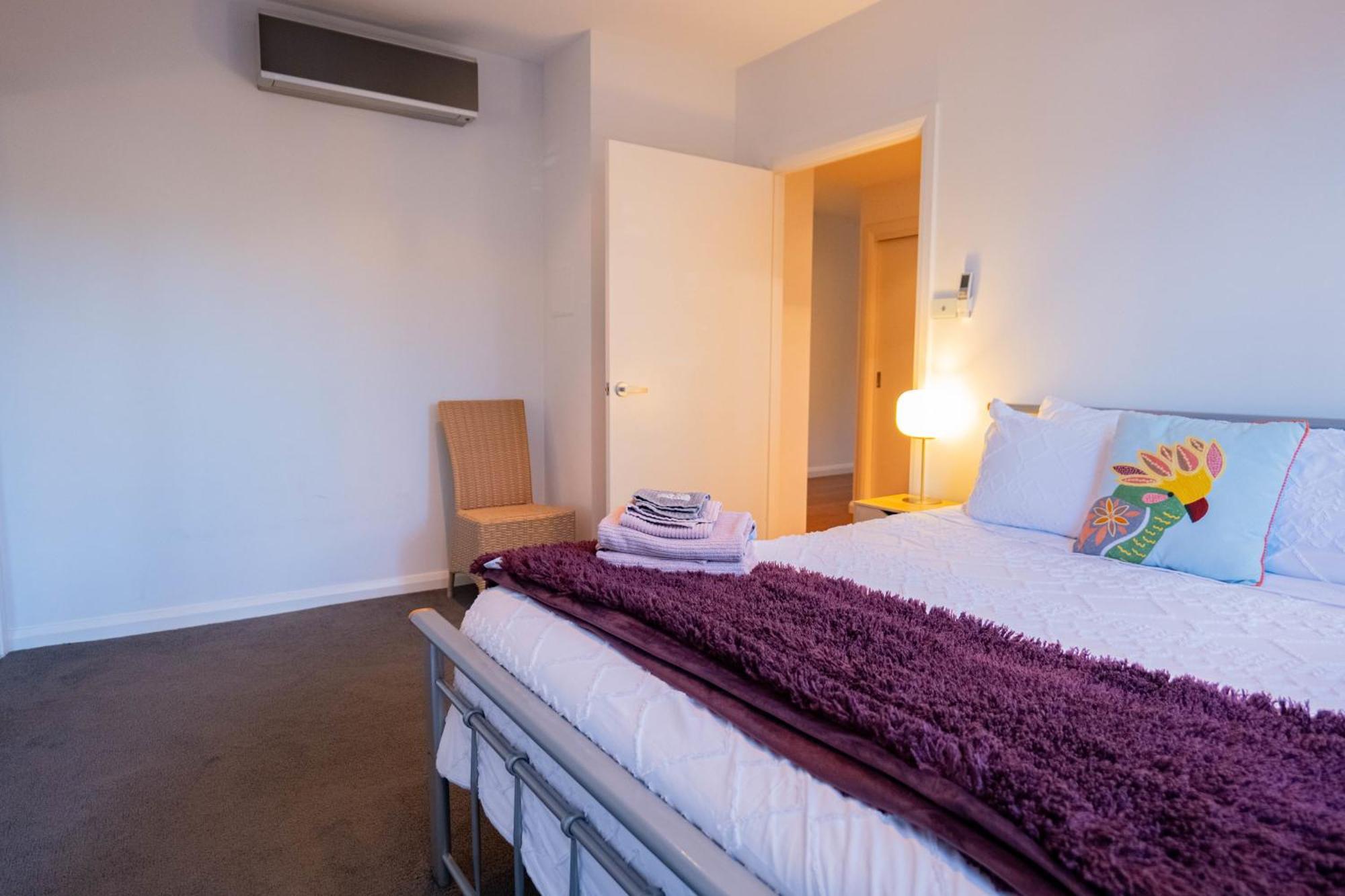 Large Executive 3 Bedroom Yarralumla Extérieur photo