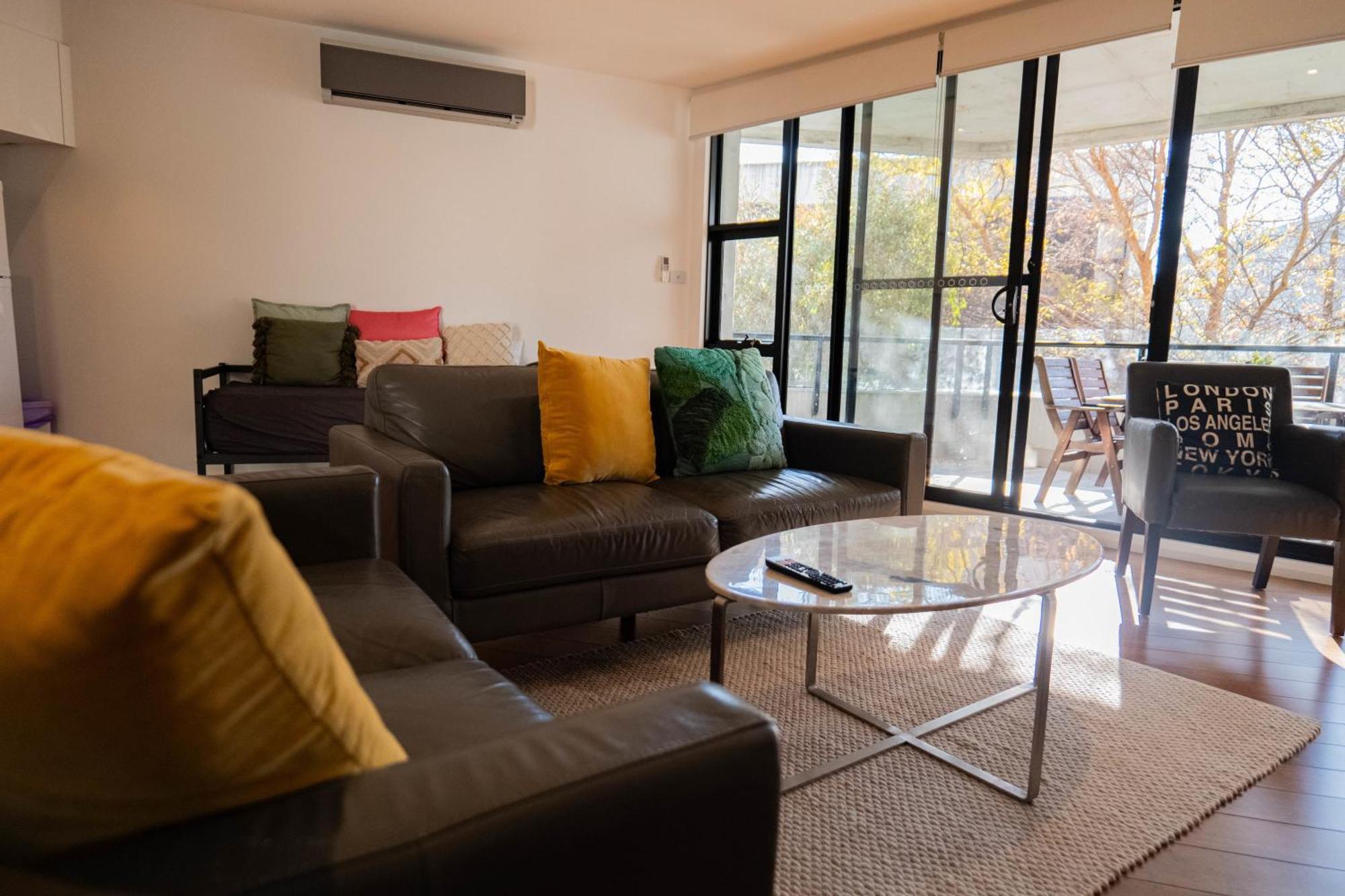 Large Executive 3 Bedroom Yarralumla Extérieur photo