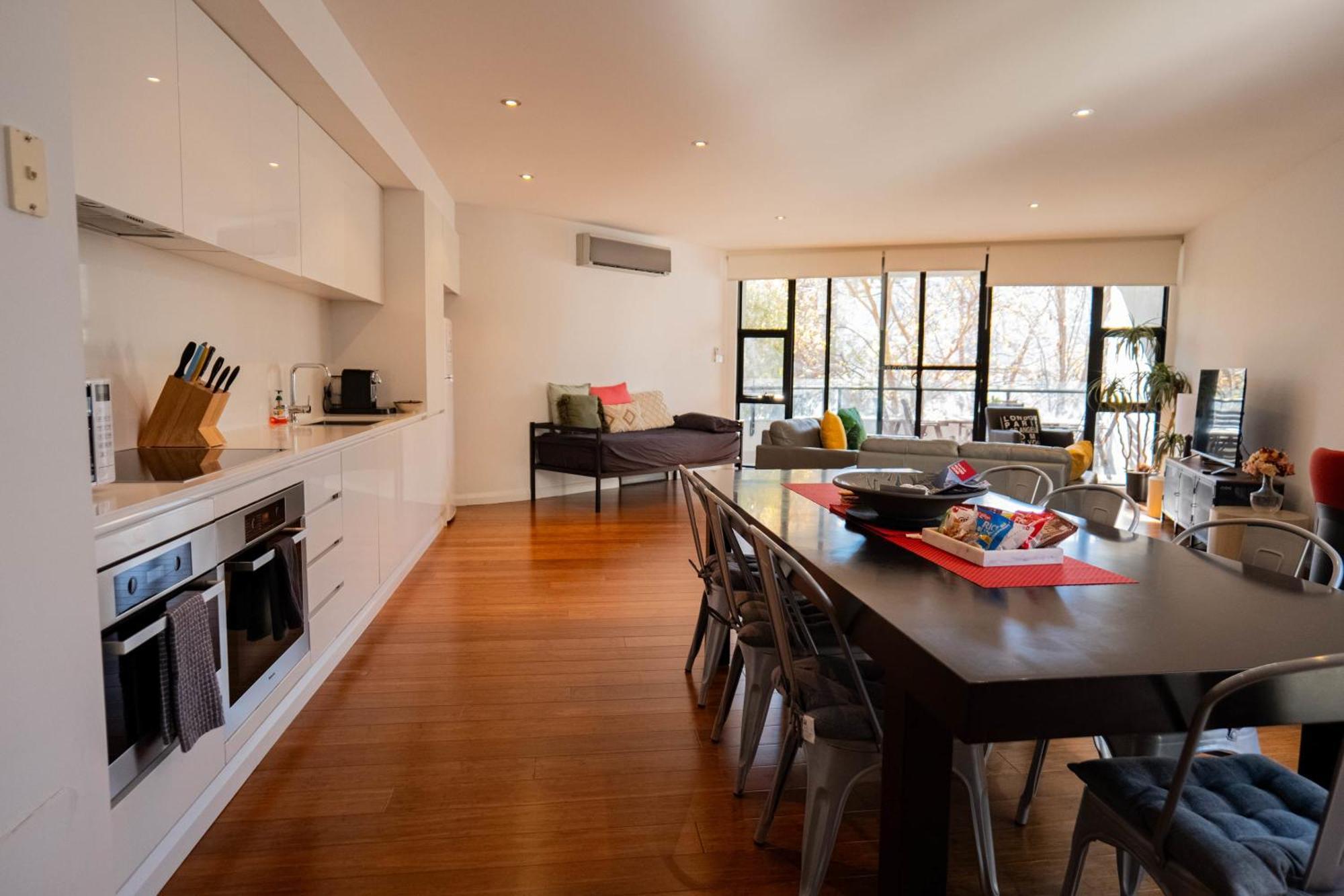 Large Executive 3 Bedroom Yarralumla Extérieur photo